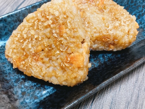 香ばしい鮭の焼きおにぎり